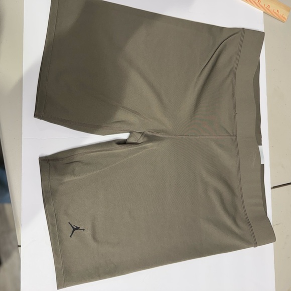 Jordan Biker Shorts Color Beige Size Medium Athletic Stretch - Picture 3 of 8